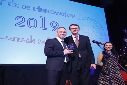 Der CEO von Pulsio Print bei der Entgegennahme des Innovationspreises
