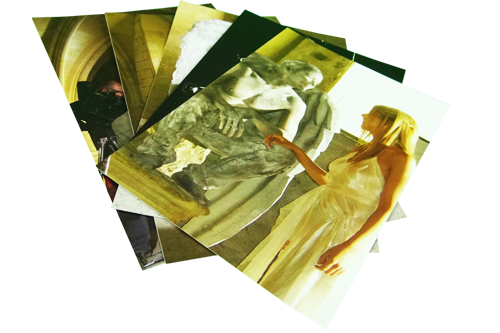 Die Box enthält viele Broschüren mit Biografien und Fotos des Künstlers