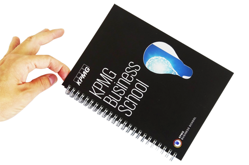 Schwarzes Hardcover-Notizbuch mit Wire-O-Bindung und Ausstanzung